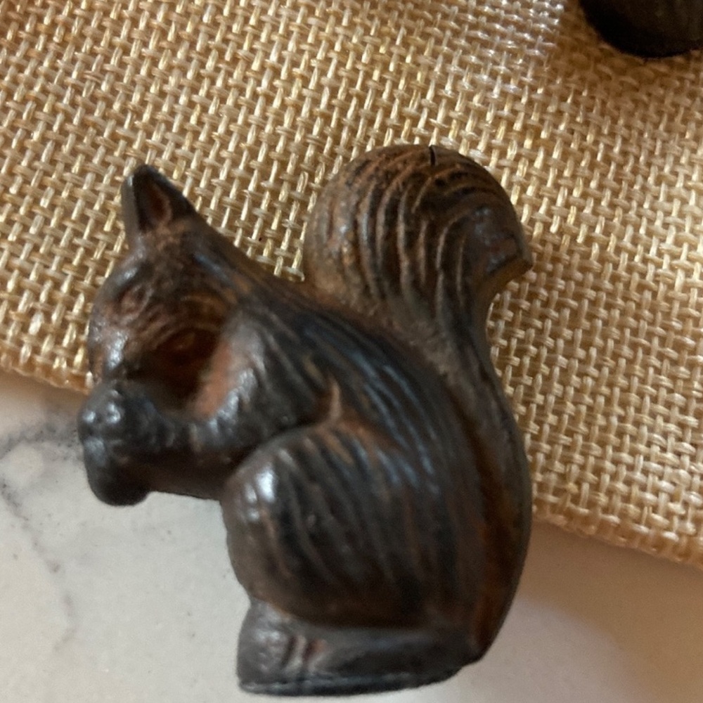 Place Card Holders name Pottery Barn Squirrels Set of 4 cast iron and burlap bag - Picture 2 of 8